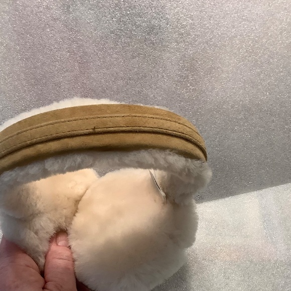 UGG Womens' Chestnut Dyed Shearling Ear Muffs One Size - Picture 6 of 10